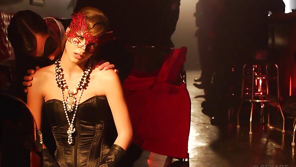 性感的身体放养在这个公鸡骑匈牙利女孩