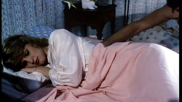 性感女孩今天在狂欢中射精