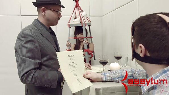 有大奶子的放荡熟女女士现在需要一些讨厌的动作