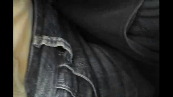 精湛的黑发模型喜欢在高清屁股钻孔