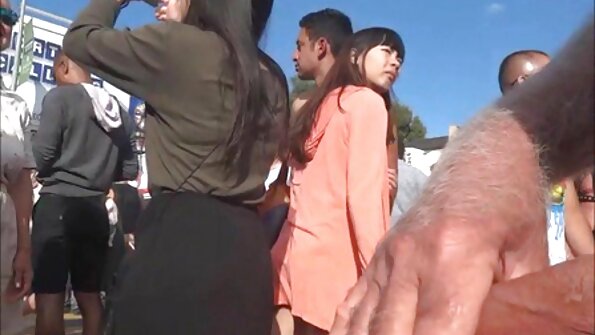 甜美的俄罗斯黑发女孩让她的屁股撞得很好