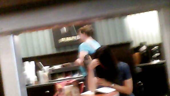 两个喜欢阴部的辣妹今天插入假阳具