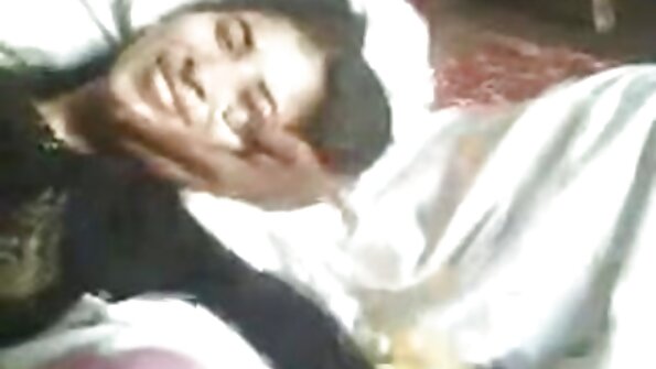 两个性欲饥渴的风骚女郎被殴打并被精液覆盖