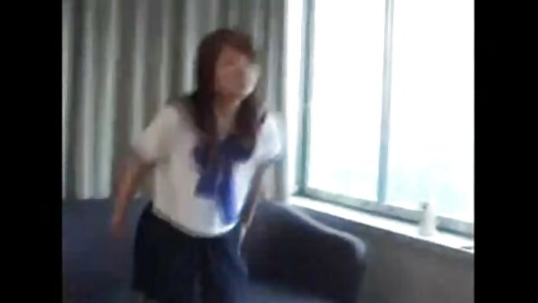 秘书吉赛尔·帕尔默 (Giselle Palmer) 穿着丝袜勾引客户瑞恩·德里勒 (Ryan Driller)