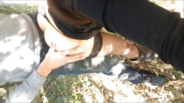 苗条的黑发女郎从来没有被这么大的公鸡撞过