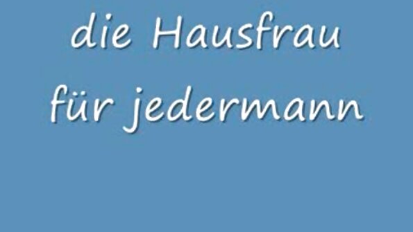 三个女人在男孩不在的时候表演一些特别的东西