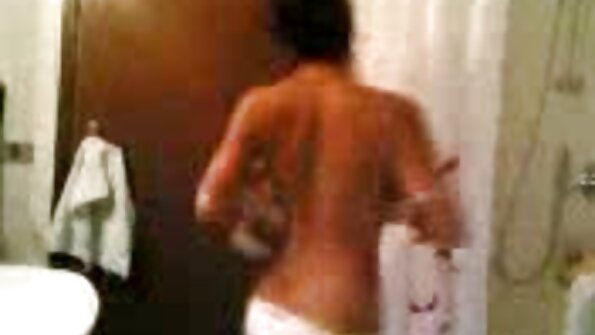 两个热辣的女同性恋者 Darcie Dolce 和 Violet Starr 使用性交